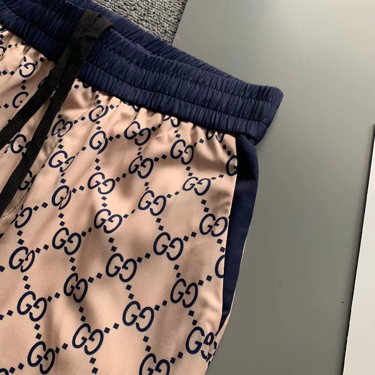  2025 夏季新款Gucci  古奇 印花翻领短袖衬衣套装，高端版本！定制面料 透气舒适度高 细节无可