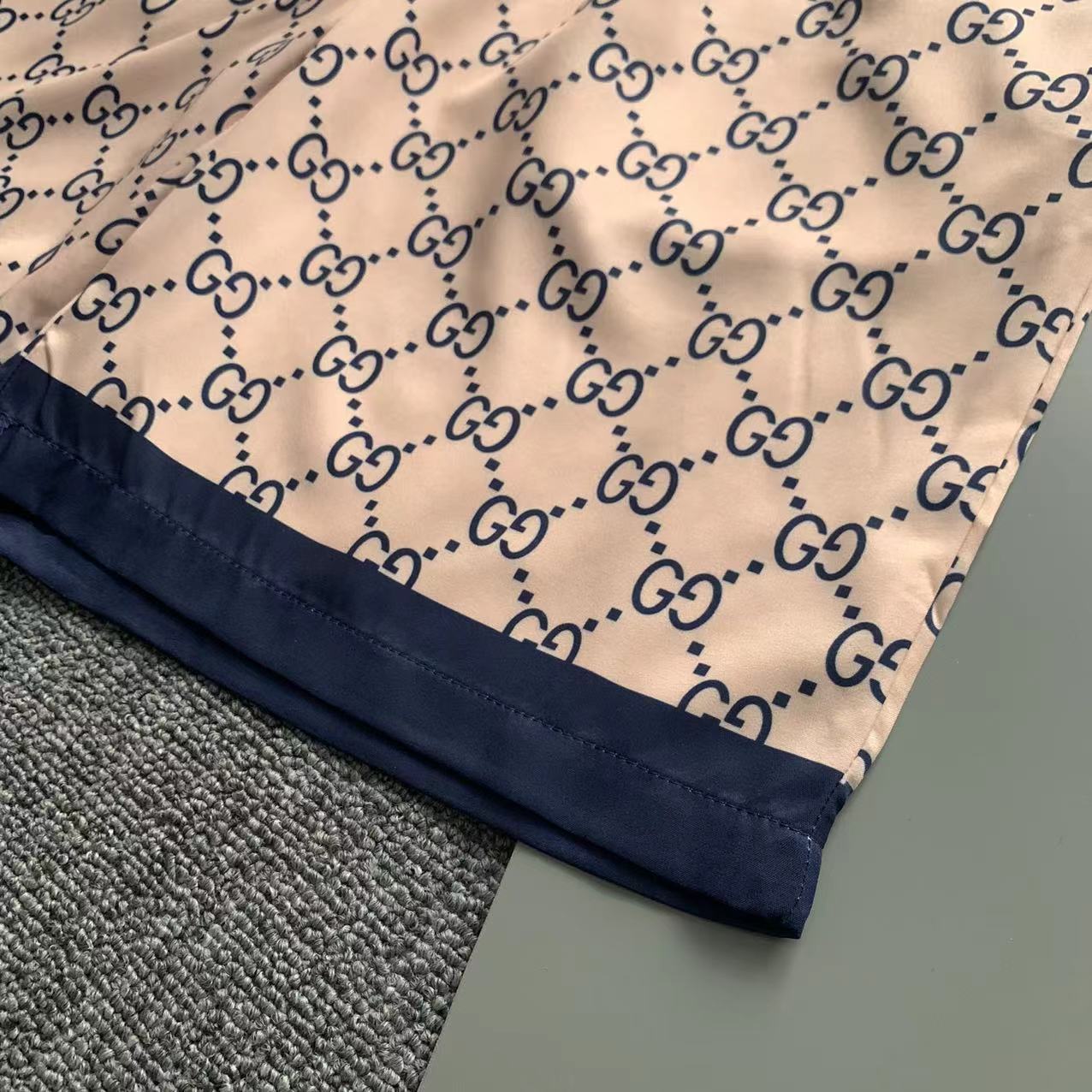 2025 夏季新款Gucci  古奇 印花翻领短袖衬衣套装，高端版本！定制面料 透气舒适度高 细节无可
