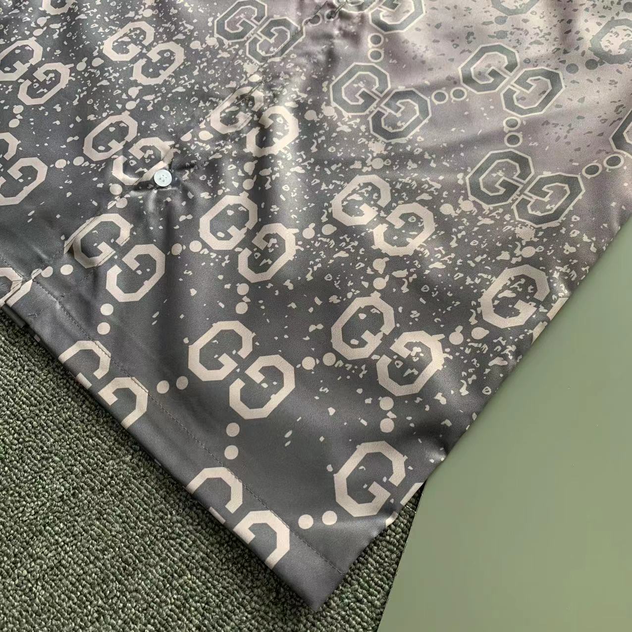  2025 夏季新款Gucci  古奇 印花翻领短袖衬衣套装，高端版本！定制面料 透气舒适度高 细节无可