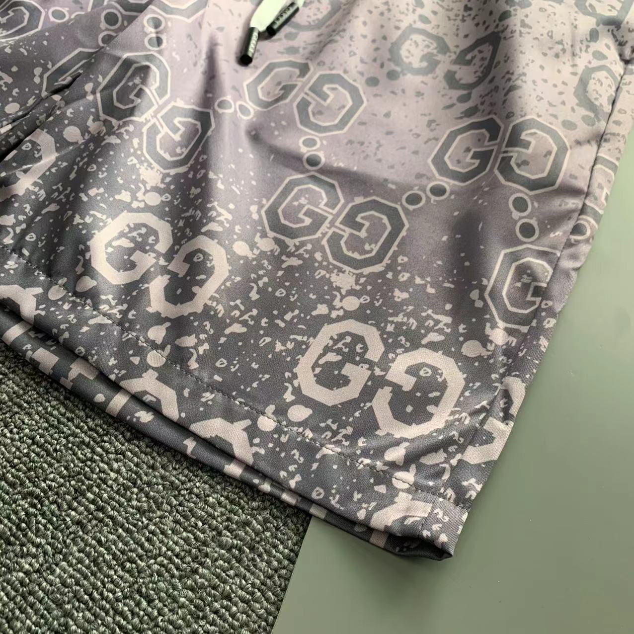  2025 夏季新款Gucci  古奇 印花翻领短袖衬衣套装，高端版本！定制面料 透气舒适度高 细节无可