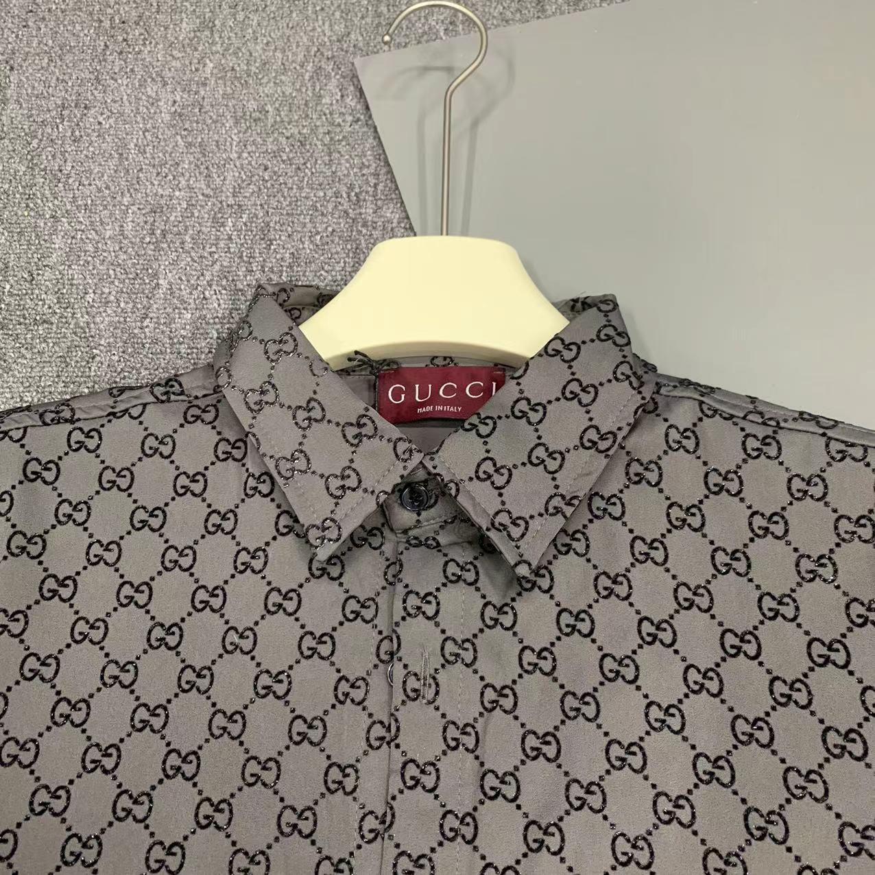  2025 夏季新款Gucci  古奇 印花翻领短袖衬衣套装，高端版本！定制面料 透气舒适度高 细节无可