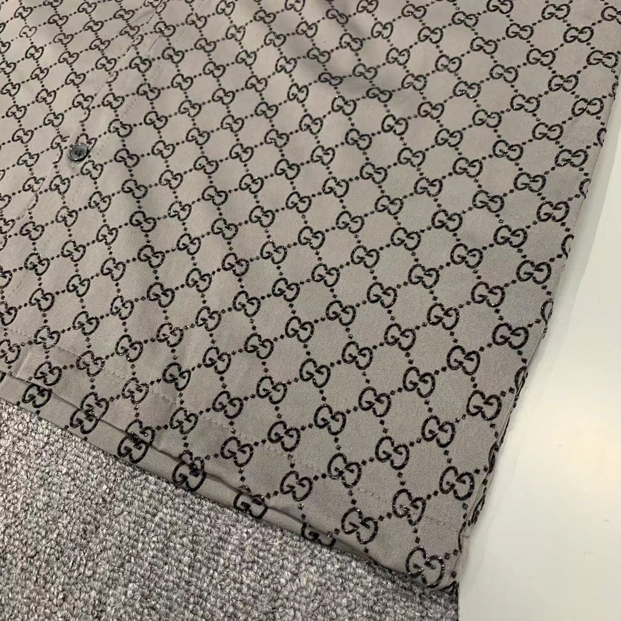  2025 夏季新款Gucci  古奇 印花翻领短袖衬衣套装，高端版本！定制面料 透气舒适度高 细节无可
