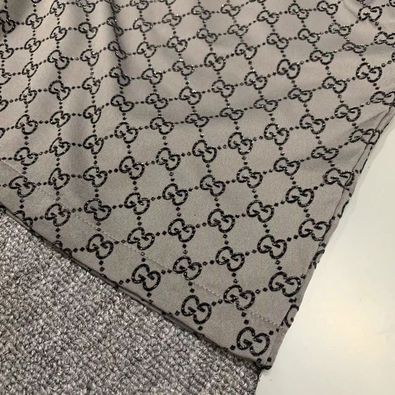  2025 夏季新款Gucci  古奇 印花翻领短袖衬衣套装，高端版本！定制面料 透气舒适度高 细节无可