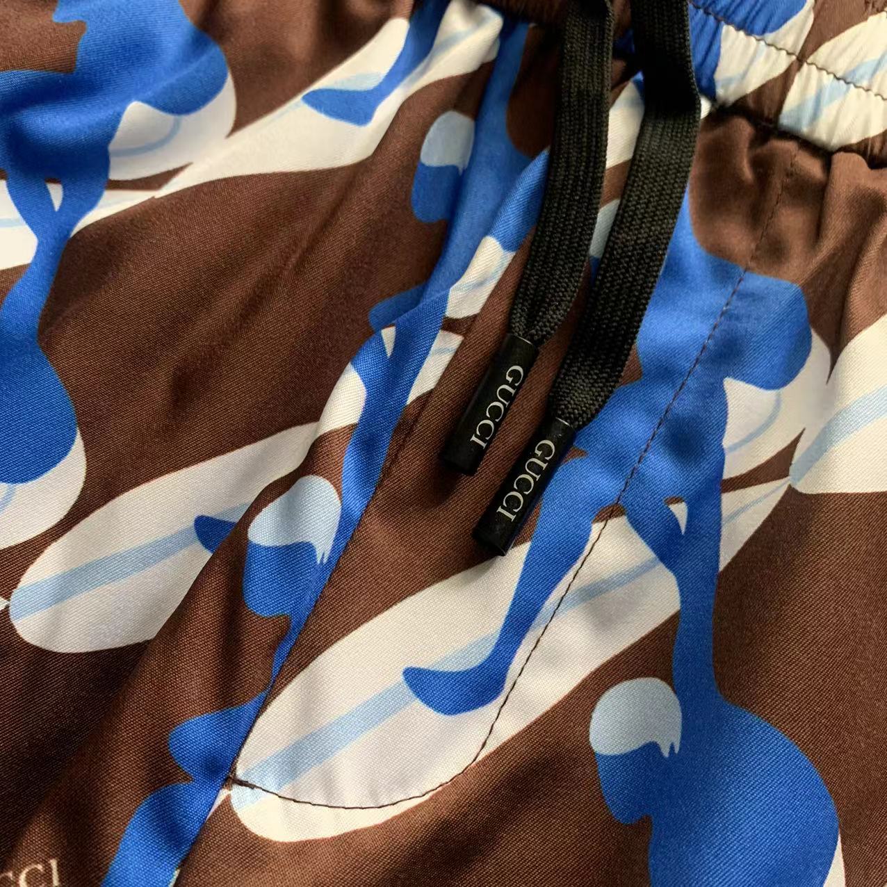  2025 夏季新款Gucci  古奇 印花翻领短袖衬衣套装，高端版本！定制面料 透气舒适度高 细节无可