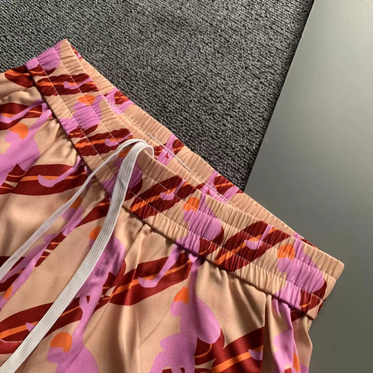  2025 夏季新款Gucci  古奇 印花翻领短袖衬衣套装，高端版本！定制面料 透气舒适度高 细节无可