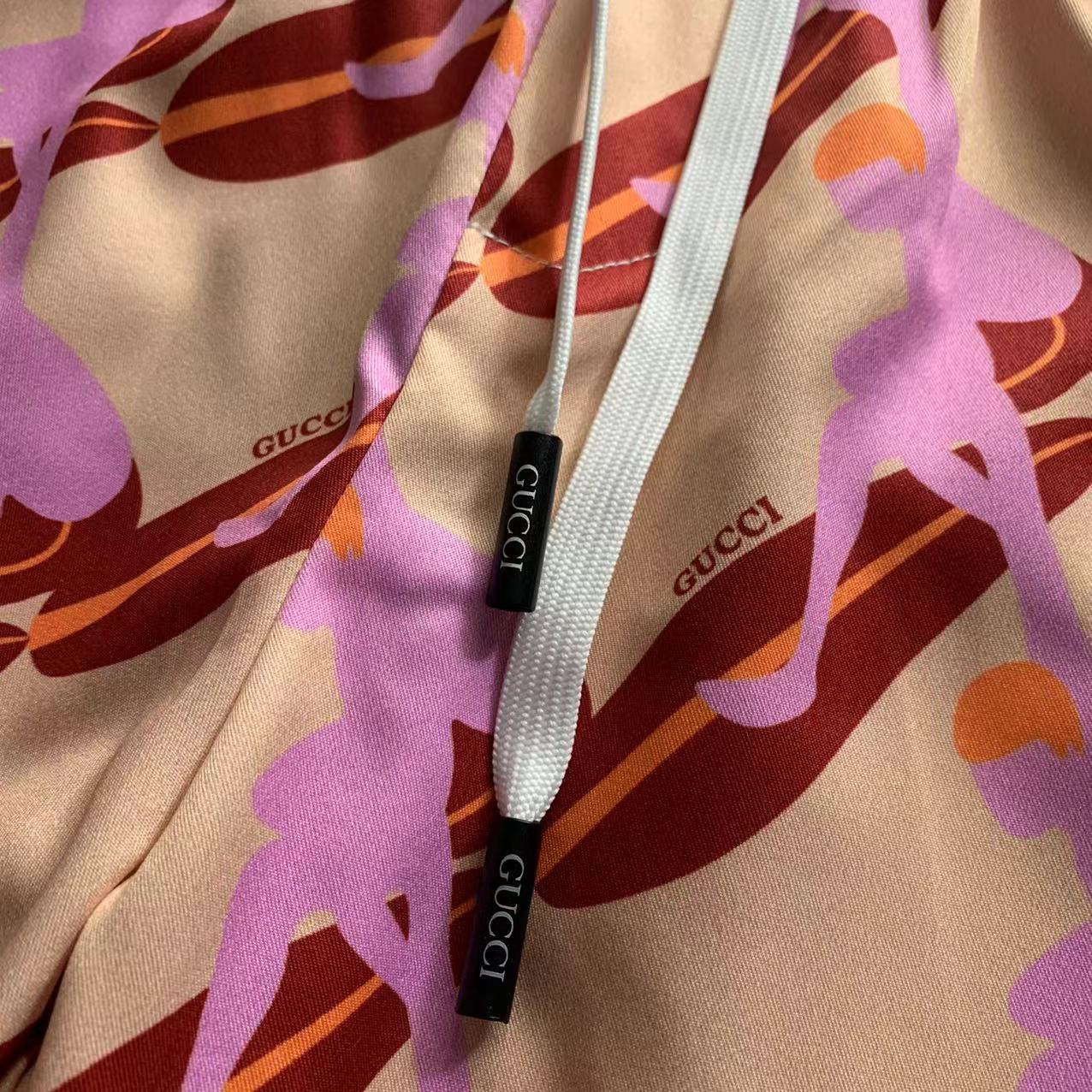  2025 夏季新款Gucci  古奇 印花翻领短袖衬衣套装，高端版本！定制面料 透气舒适度高 细节无可