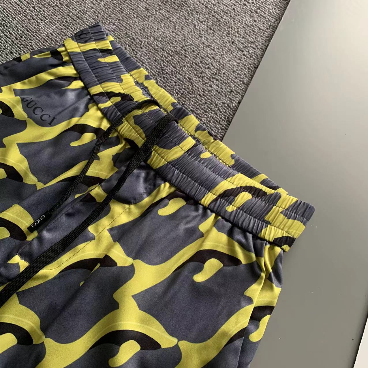  2025 夏季新款Gucci  古奇 印花翻领短袖衬衣套装，高端版本！定制面料 透气舒适度高 细节无可