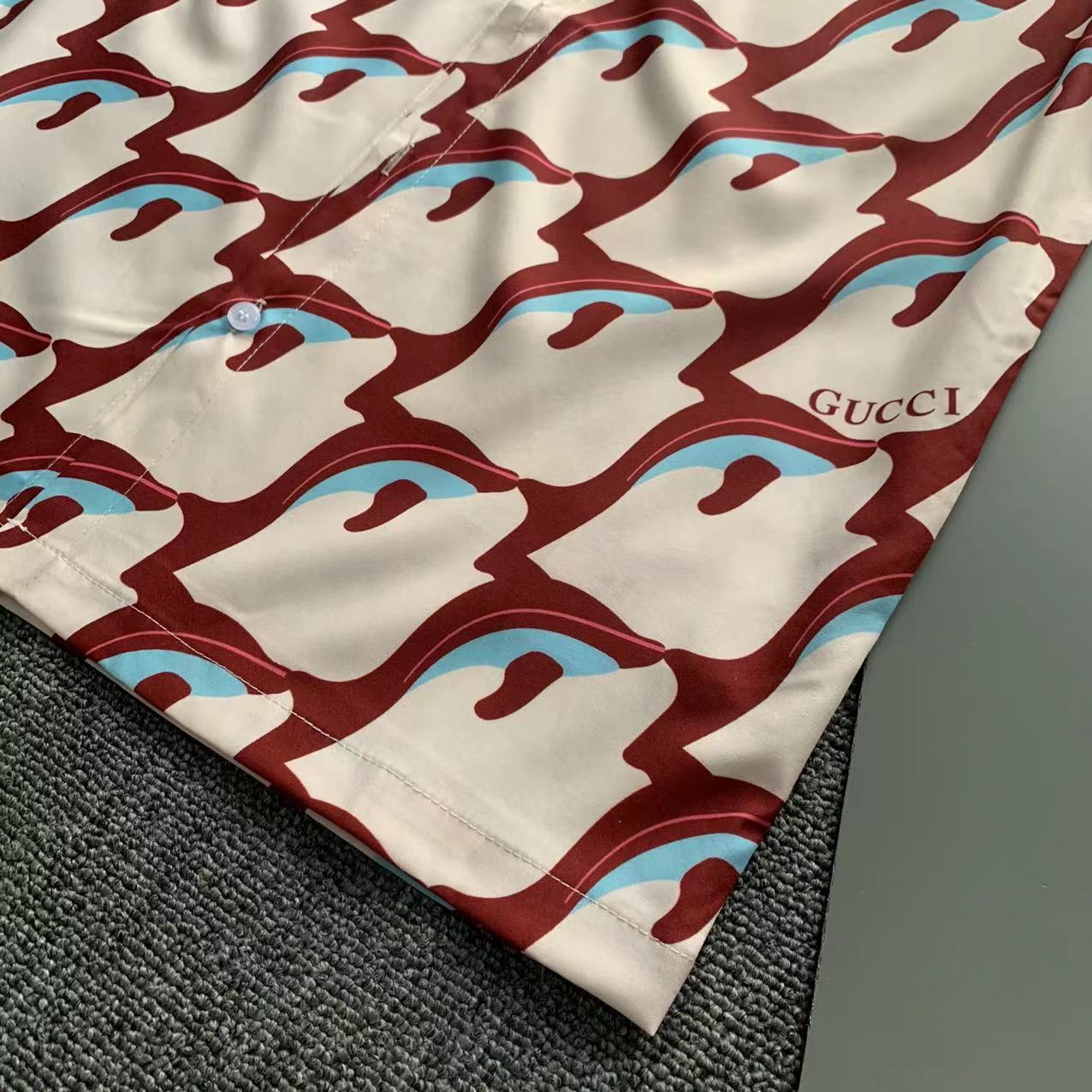  2025 夏季新款Gucci  古奇 印花翻领短袖衬衣套装，高端版本！定制面料 透气舒适度高 细节无可
