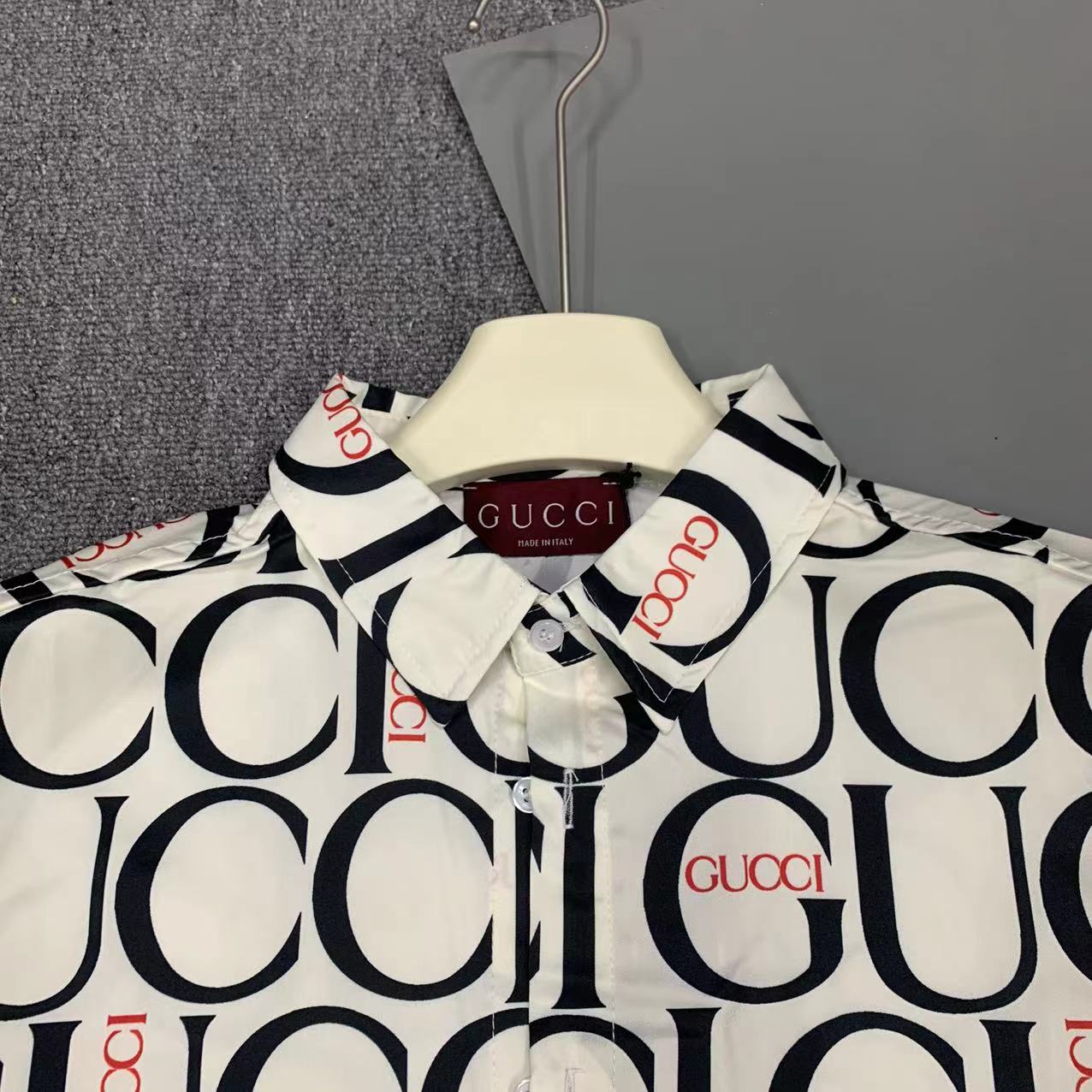  2025 夏季新款Gucci  古奇 印花翻领短袖衬衣套装，高端版本！定制面料 透气舒适度高 细节无可