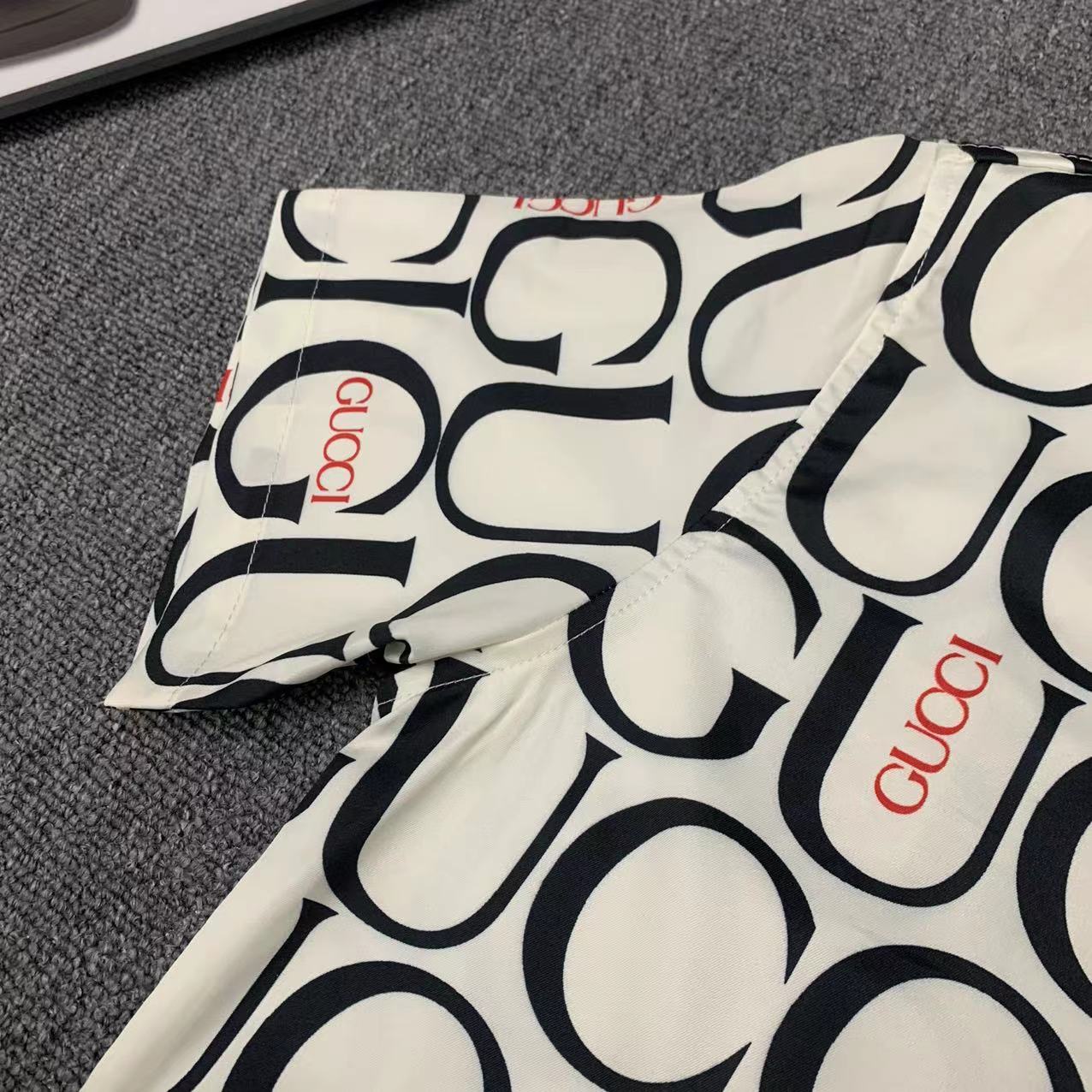  2025 夏季新款Gucci  古奇 印花翻领短袖衬衣套装，高端版本！定制面料 透气舒适度高 细节无可