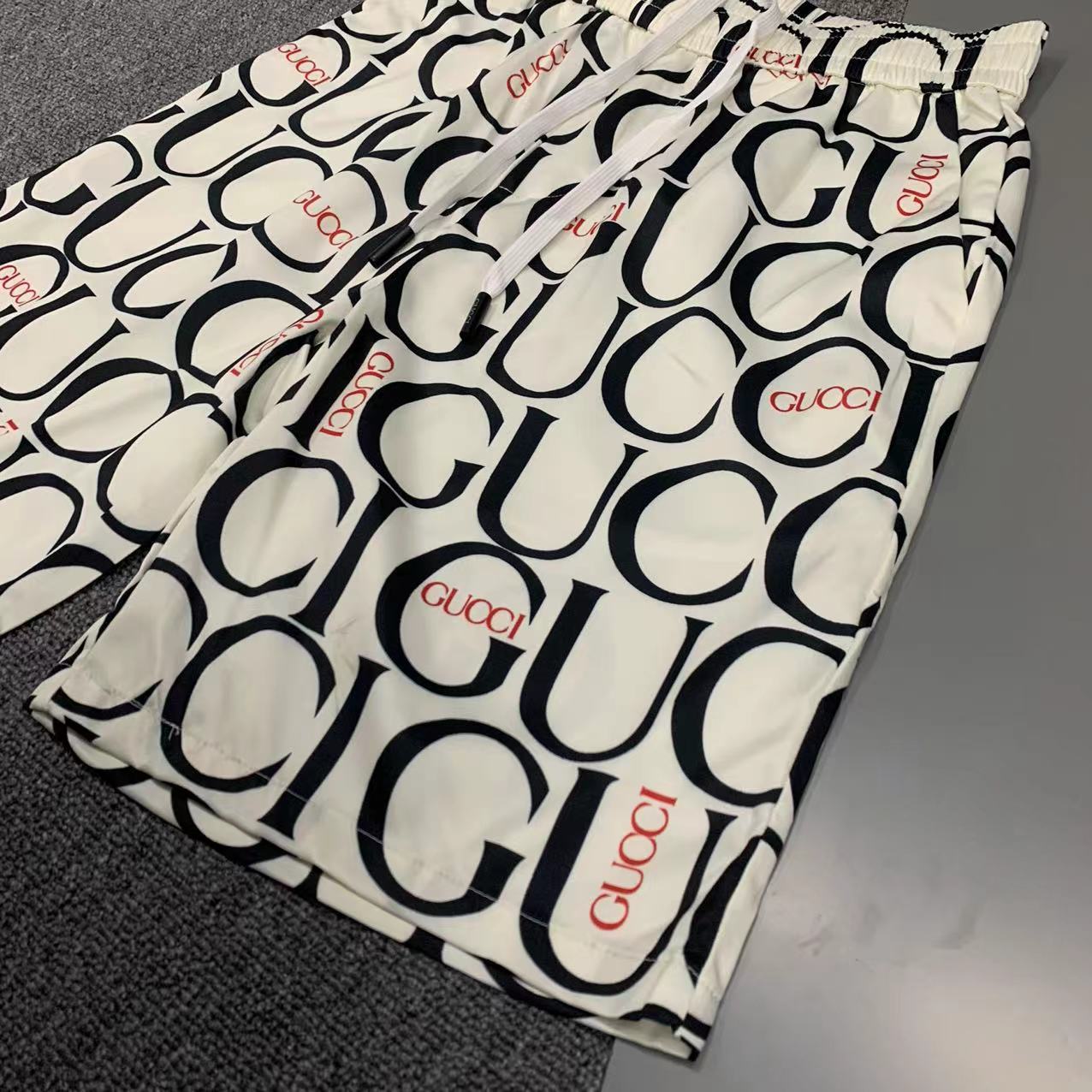  2025 夏季新款Gucci  古奇 印花翻领短袖衬衣套装，高端版本！定制面料 透气舒适度高 细节无可