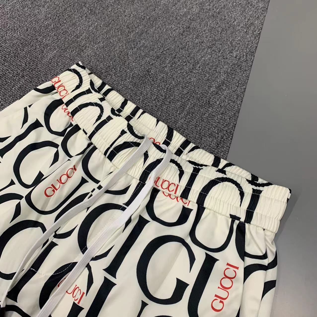  2025 夏季新款Gucci  古奇 印花翻领短袖衬衣套装，高端版本！定制面料 透气舒适度高 细节无可