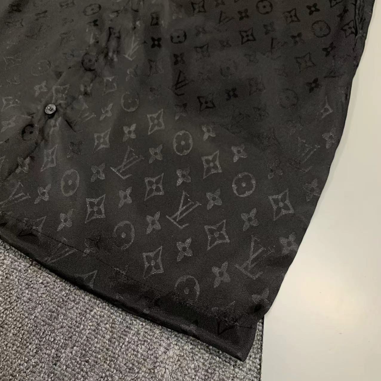 2025 夏季新款Louis 路易 印花翻领短袖衬衣套装，高端版本！定制面料 透气舒适度高 细节无可挑