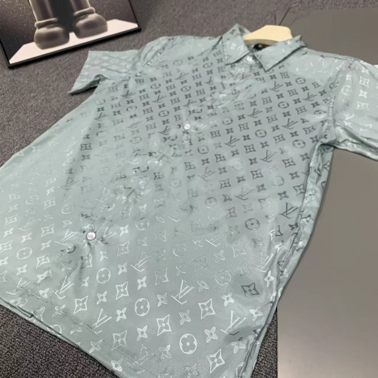  2025 夏季新款Louis 路易 印花翻领短袖衬衣套装，高端版本！定制面料 透气舒适度高 细节无可挑