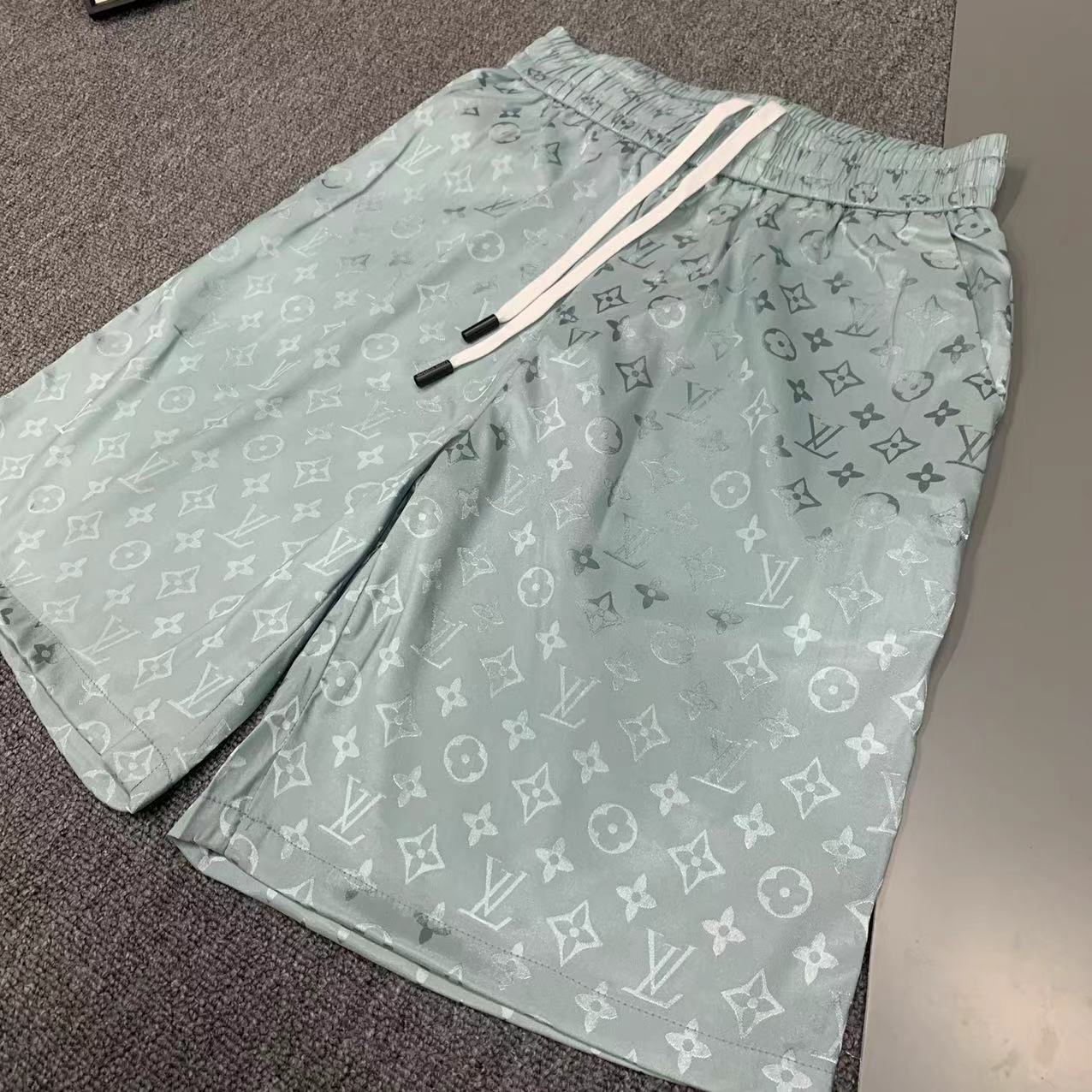  2025 夏季新款Louis 路易 印花翻领短袖衬衣套装，高端版本！定制面料 透气舒适度高 细节无可挑