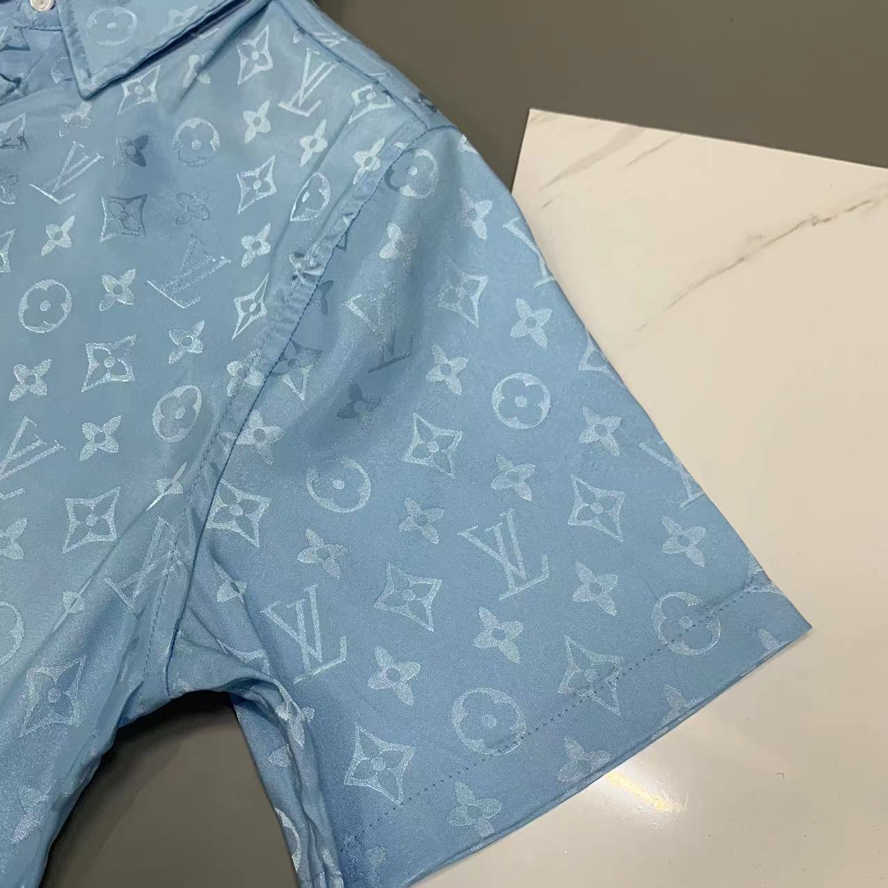  2025 夏季新款Louis 路易 印花翻领短袖衬衣套装，高端版本！定制面料 透气舒适度高 细节无可挑
