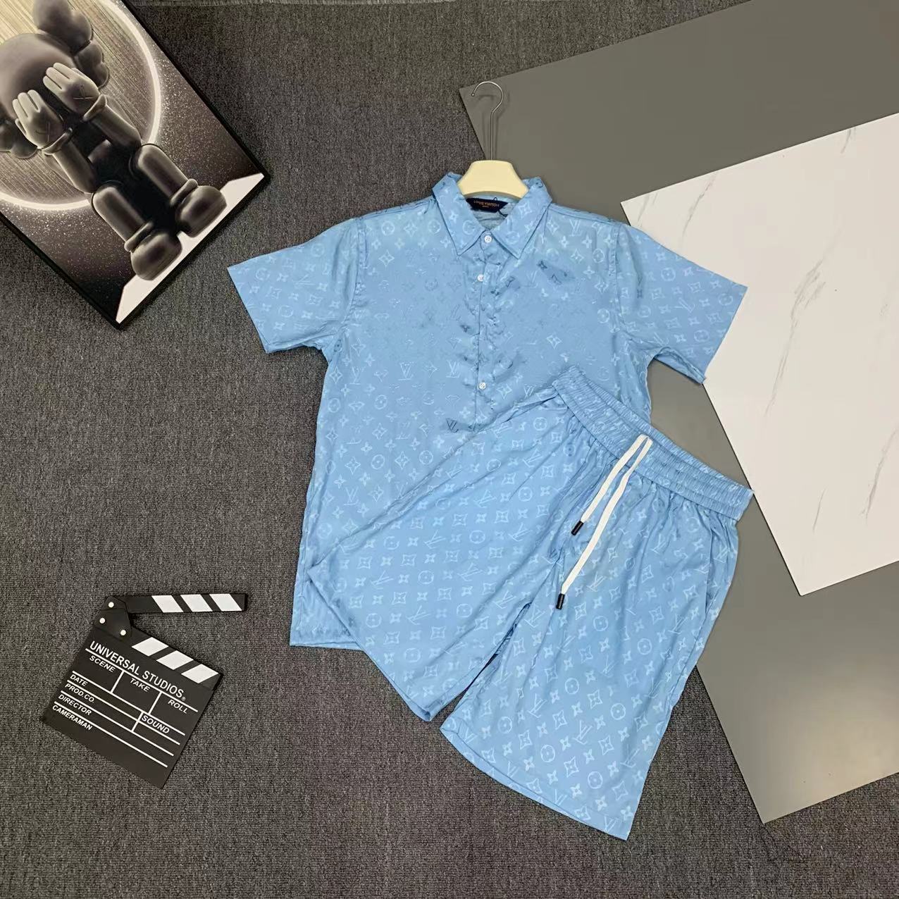  2025 夏季新款Louis 路易 印花翻领短袖衬衣套装，高端版本！定制面料 透气舒适度高 细节无可挑