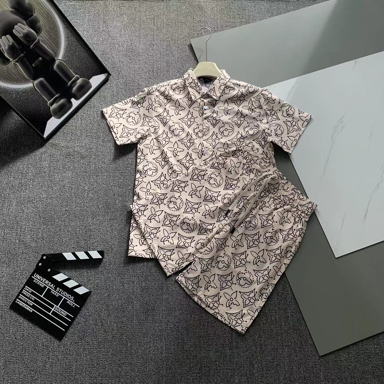  2025 夏季新款Louis 路易 印花翻领短袖衬衣套装，高端版本！定制面料 透气舒适度高 细节无可挑