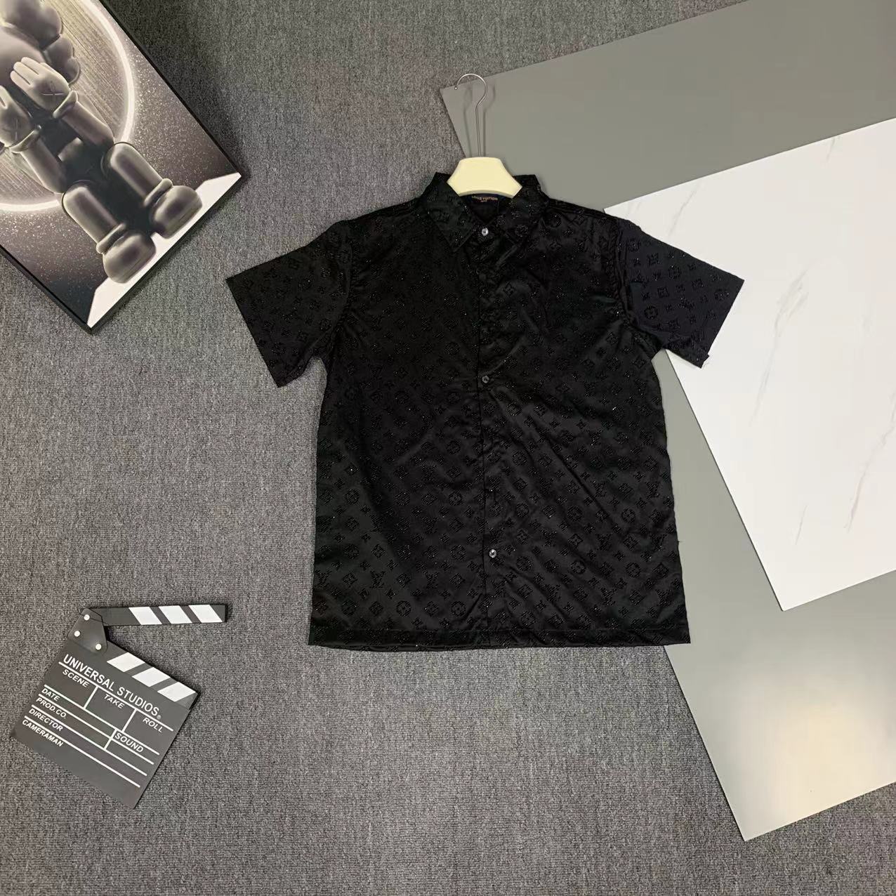  2025 夏季新款Louis 路易 印花翻领短袖衬衣套装，高端版本！定制面料 透气舒适度高 细节无可挑