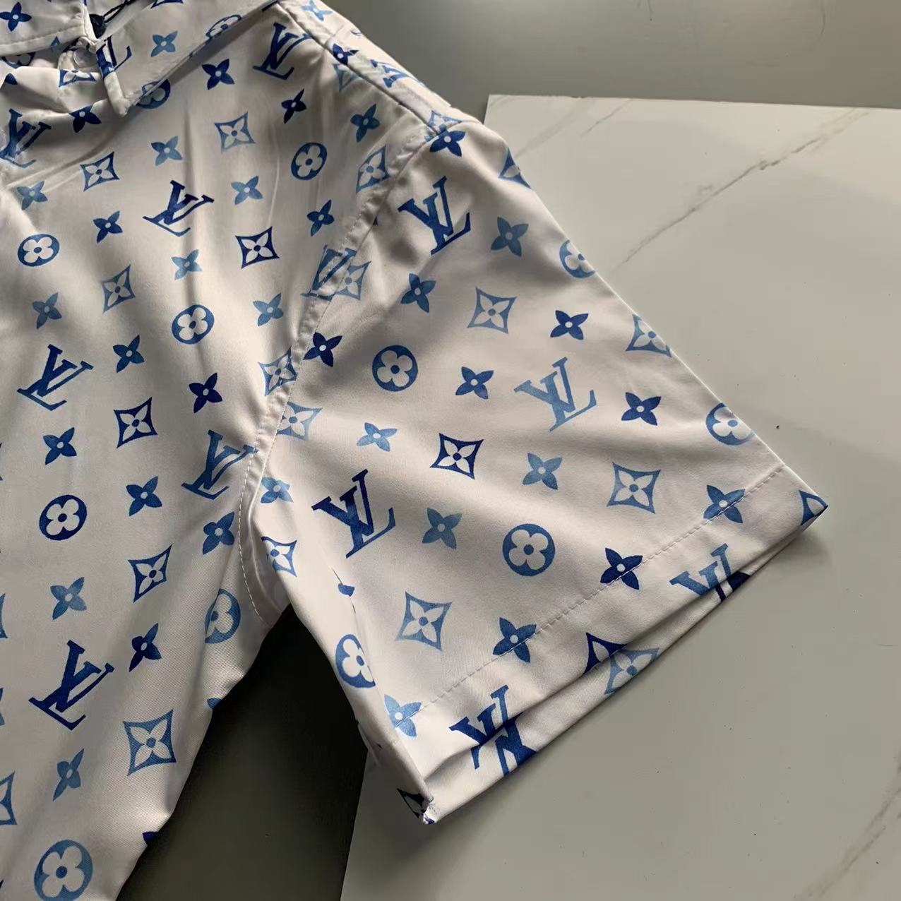  2025 夏季新款Louis 路易 印花翻领短袖衬衣套装，高端版本！定制面料 透气舒适度高 细节无可挑