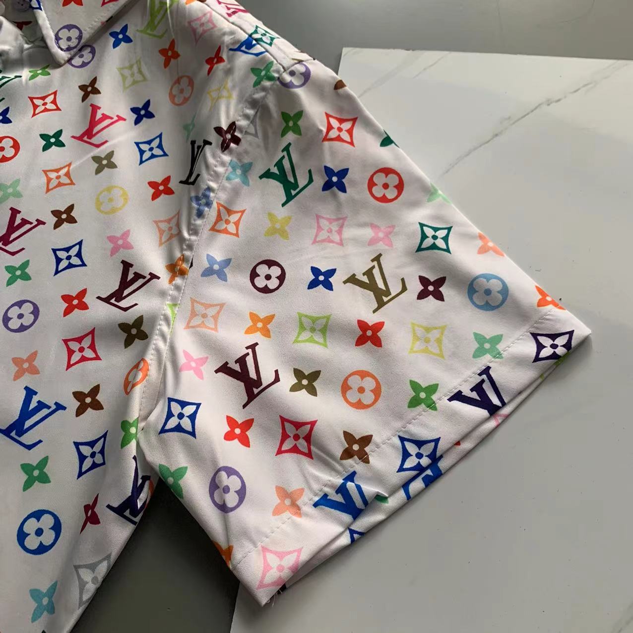  2025 夏季新款Louis 路易 印花翻领短袖衬衣套装，高端版本！定制面料 透气舒适度高 细节无可挑