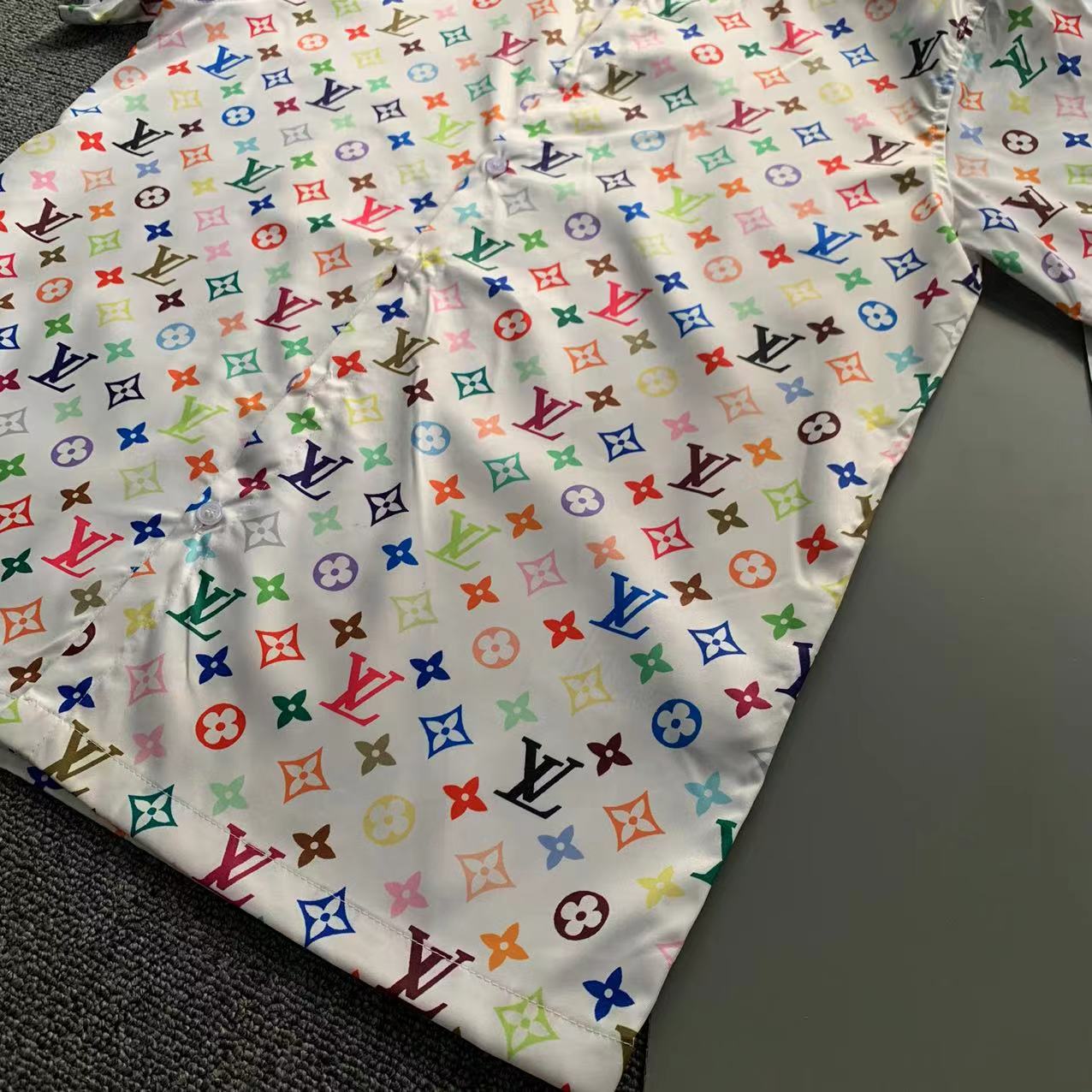  2025 夏季新款Louis 路易 印花翻领短袖衬衣套装，高端版本！定制面料 透气舒适度高 细节无可挑