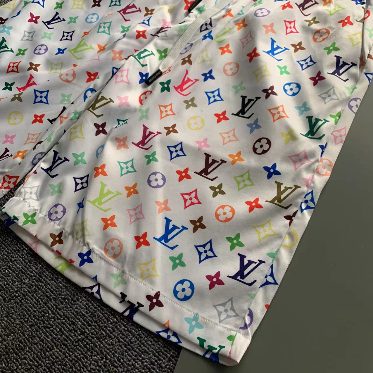  2025 夏季新款Louis 路易 印花翻领短袖衬衣套装，高端版本！定制面料 透气舒适度高 细节无可挑