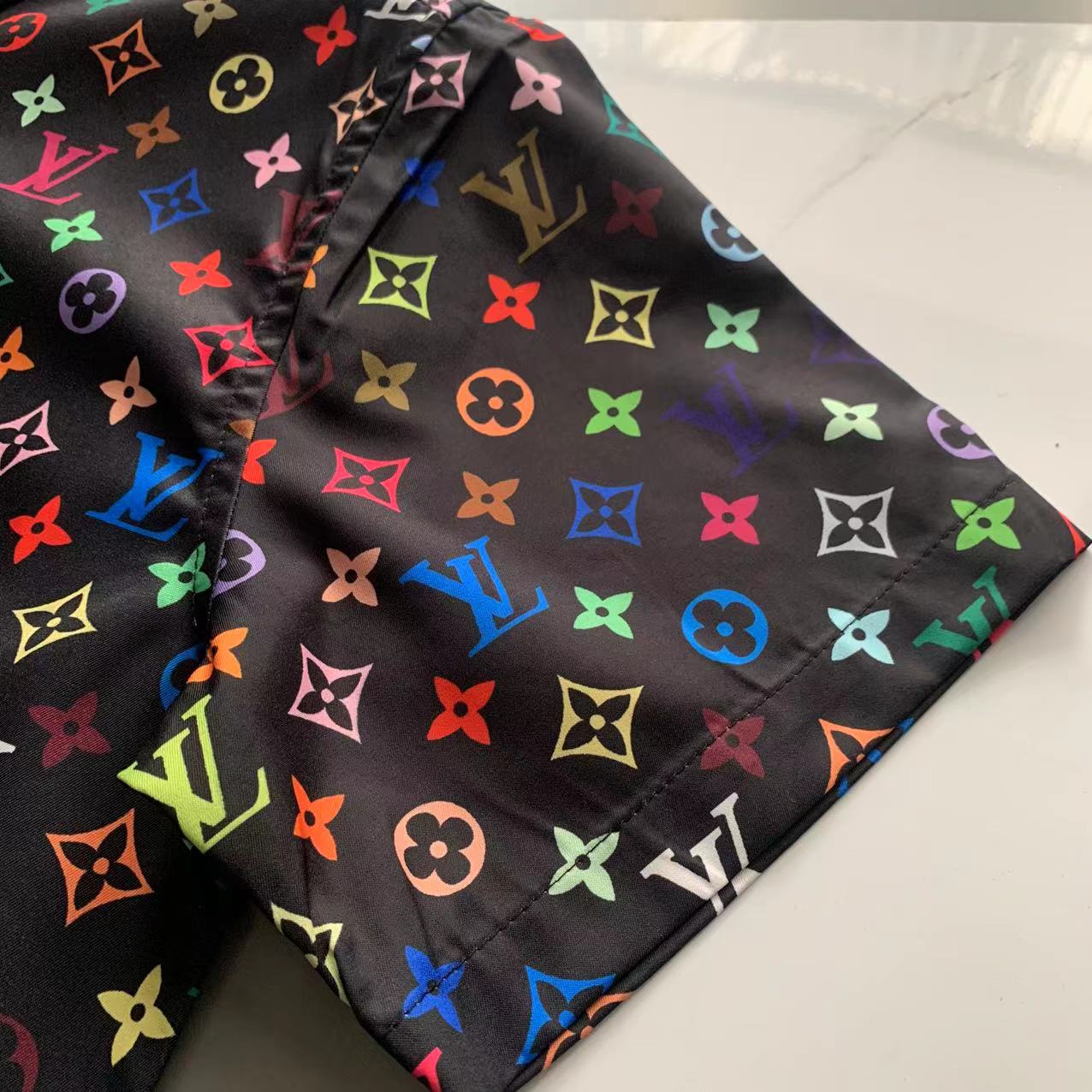  2025 夏季新款Louis 路易 印花翻领短袖衬衣套装，高端版本！定制面料 透气舒适度高 细节无可挑