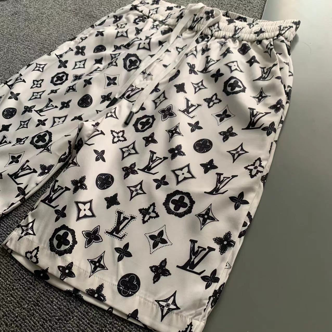  2025 夏季新款Louis 路易 印花翻领短袖衬衣套装，高端版本！定制面料 透气舒适度高 细节无可挑