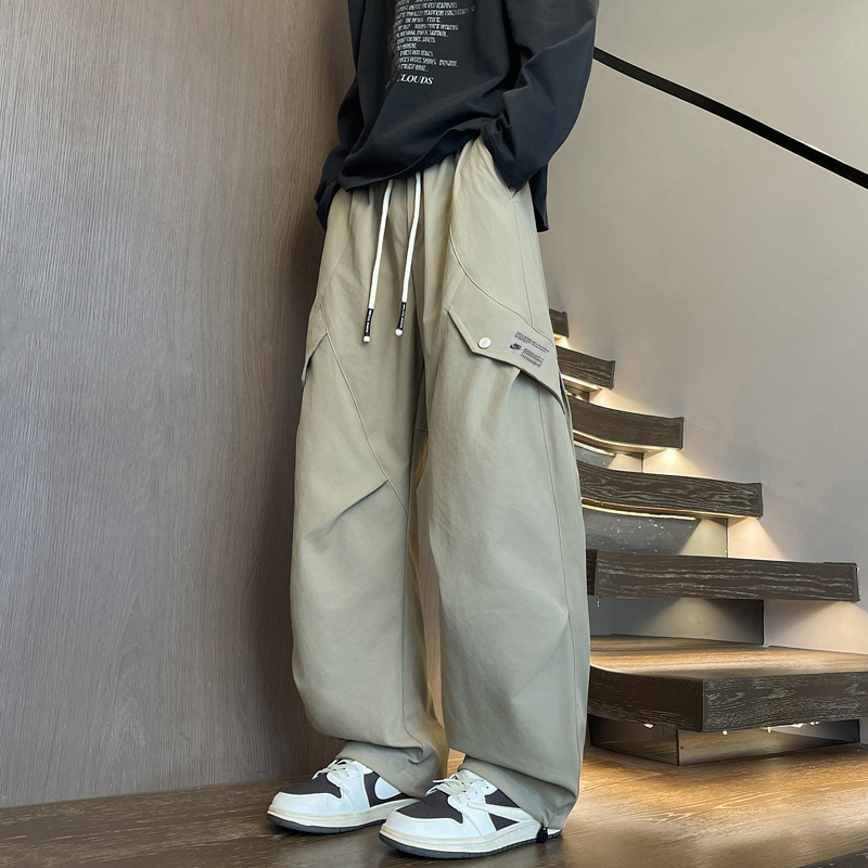 马大大上新💰130
Nike耐克专柜同步高品质潮牌情侣卫裤，男士休闲裤，直筒裤长裤！运动裤！
这个颜色真的太就行！今年真的的是高级灰横行的一年！小姐姐小哥哥想要提亮肤色必须要选择这一款卫裤！真的是百搭高级！怎么穿都是那么的好看！采用新疆棉纯棉面料！不，垂坠感强十分富有质感！不起球不掉色真正的品质好货！无需思考直接入手！
颜色：黑色 灰色  卡其色
尺码:M-4Xl