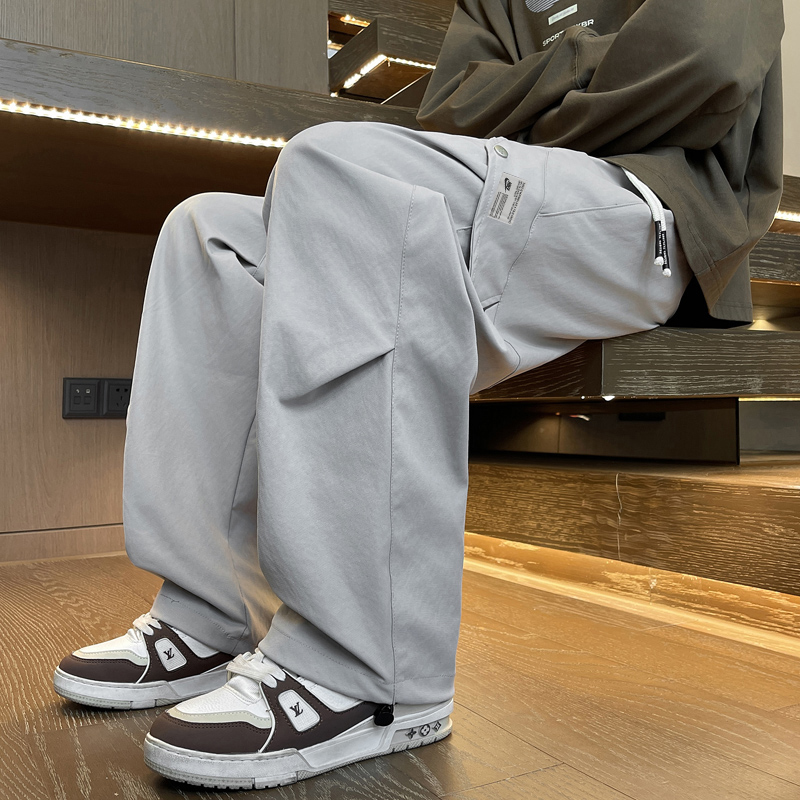 马大大上新💰130
Nike耐克专柜同步高品质潮牌情侣卫裤，男士休闲裤，直筒裤长裤！运动裤！
这个颜色真的太就行！今年真的的是高级灰横行的一年！小姐姐小哥哥想要提亮肤色必须要选择这一款卫裤！真的是百搭高级！怎么穿都是那么的好看！采用新疆棉纯棉面料！不，垂坠感强十分富有质感！不起球不掉色真正的品质好货！无需思考直接入手！
颜色：黑色 灰色  卡其色
尺码:M-4Xl