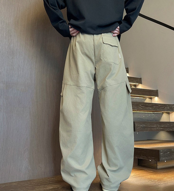 马大大上新💰130
Nike耐克专柜同步高品质潮牌情侣卫裤，男士休闲裤，直筒裤长裤！运动裤！
这个颜色真的太就行！今年真的的是高级灰横行的一年！小姐姐小哥哥想要提亮肤色必须要选择这一款卫裤！真的是百搭高级！怎么穿都是那么的好看！采用新疆棉纯棉面料！不，垂坠感强十分富有质感！不起球不掉色真正的品质好货！无需思考直接入手！
颜色：黑色 灰色  卡其色
尺码:M-4Xl