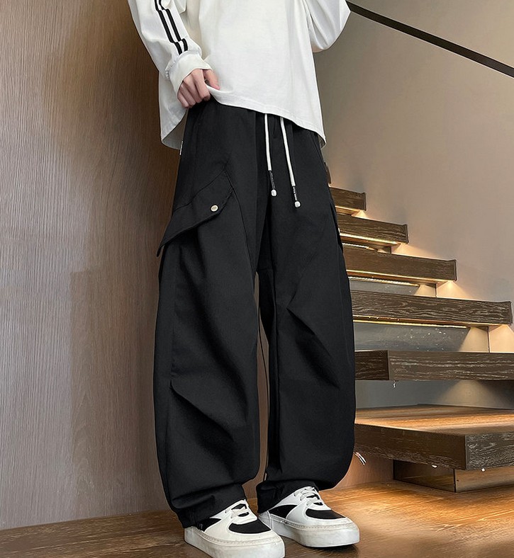 马大大上新💰130
Nike耐克专柜同步高品质潮牌情侣卫裤，男士休闲裤，直筒裤长裤！运动裤！
这个颜色真的太就行！今年真的的是高级灰横行的一年！小姐姐小哥哥想要提亮肤色必须要选择这一款卫裤！真的是百搭高级！怎么穿都是那么的好看！采用新疆棉纯棉面料！不，垂坠感强十分富有质感！不起球不掉色真正的品质好货！无需思考直接入手！
颜色：黑色 灰色  卡其色
尺码:M-4Xl