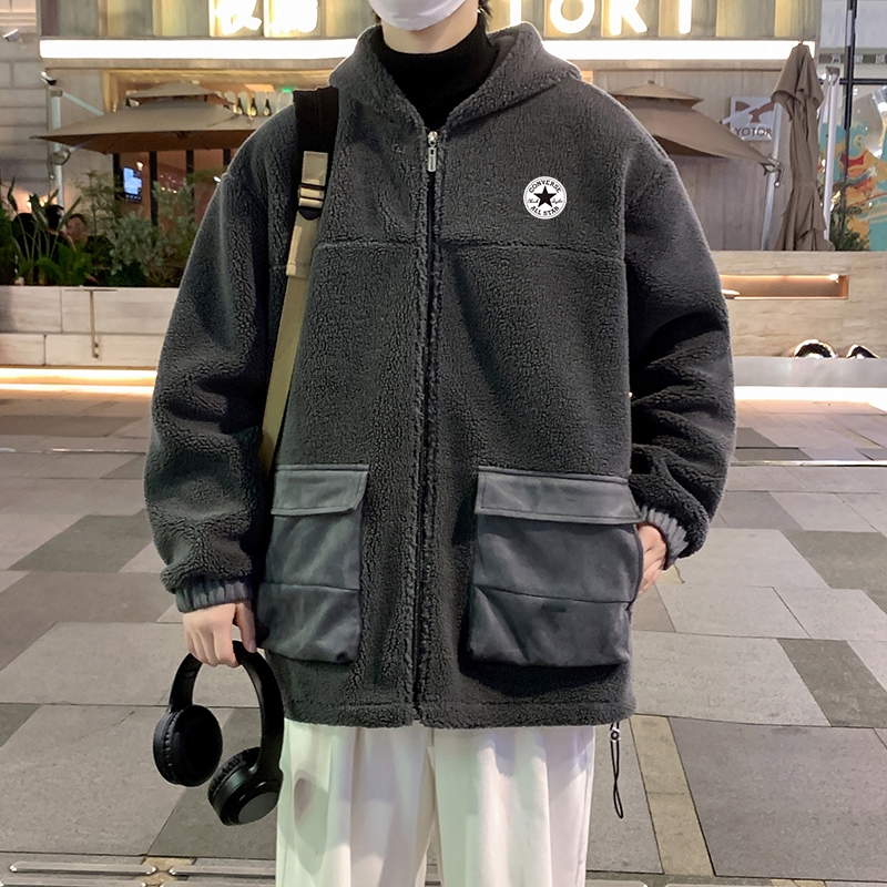 上新💰165
 Converse/匡威 ③色双面百搭撞色连帽羊羔毛外套  今年受众面最广的外套 小清新③色色调 真的太耐看了 强烈推荐  撞色拼接设计 超级好看 上身效果非常有型 搭配任意上衣和裤型都很好看 男生女生都可以无压力上身 冬天必备神器
颜色:黑色 米白色 深灰色
尺码:M-5XL
     