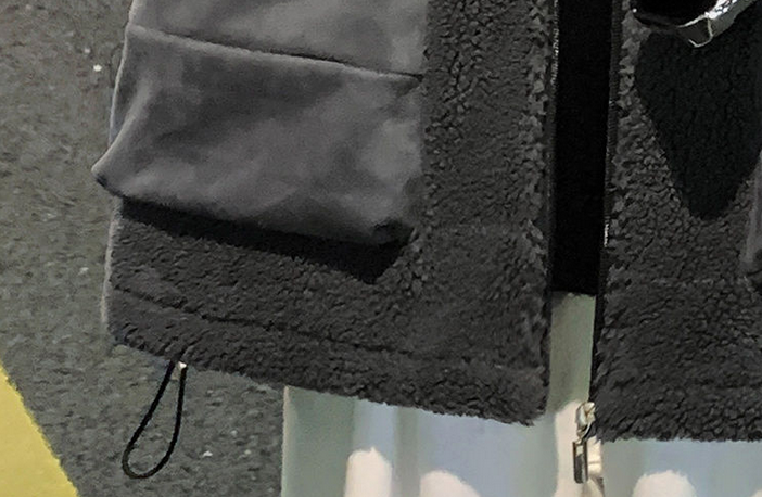 上新💰165
 Converse/匡威 ③色双面百搭撞色连帽羊羔毛外套  今年受众面最广的外套 小清新③色色调 真的太耐看了 强烈推荐  撞色拼接设计 超级好看 上身效果非常有型 搭配任意上衣和裤型都很好看 男生女生都可以无压力上身 冬天必备神器
颜色:黑色 米白色 深灰色
尺码:M-5XL
     