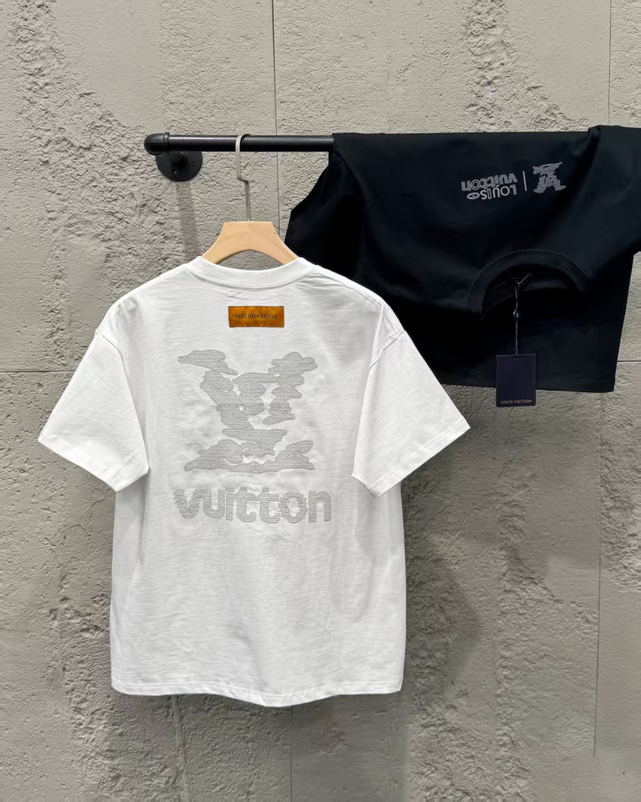 Alternative view of Louis Vuitton T-Shirt 04012