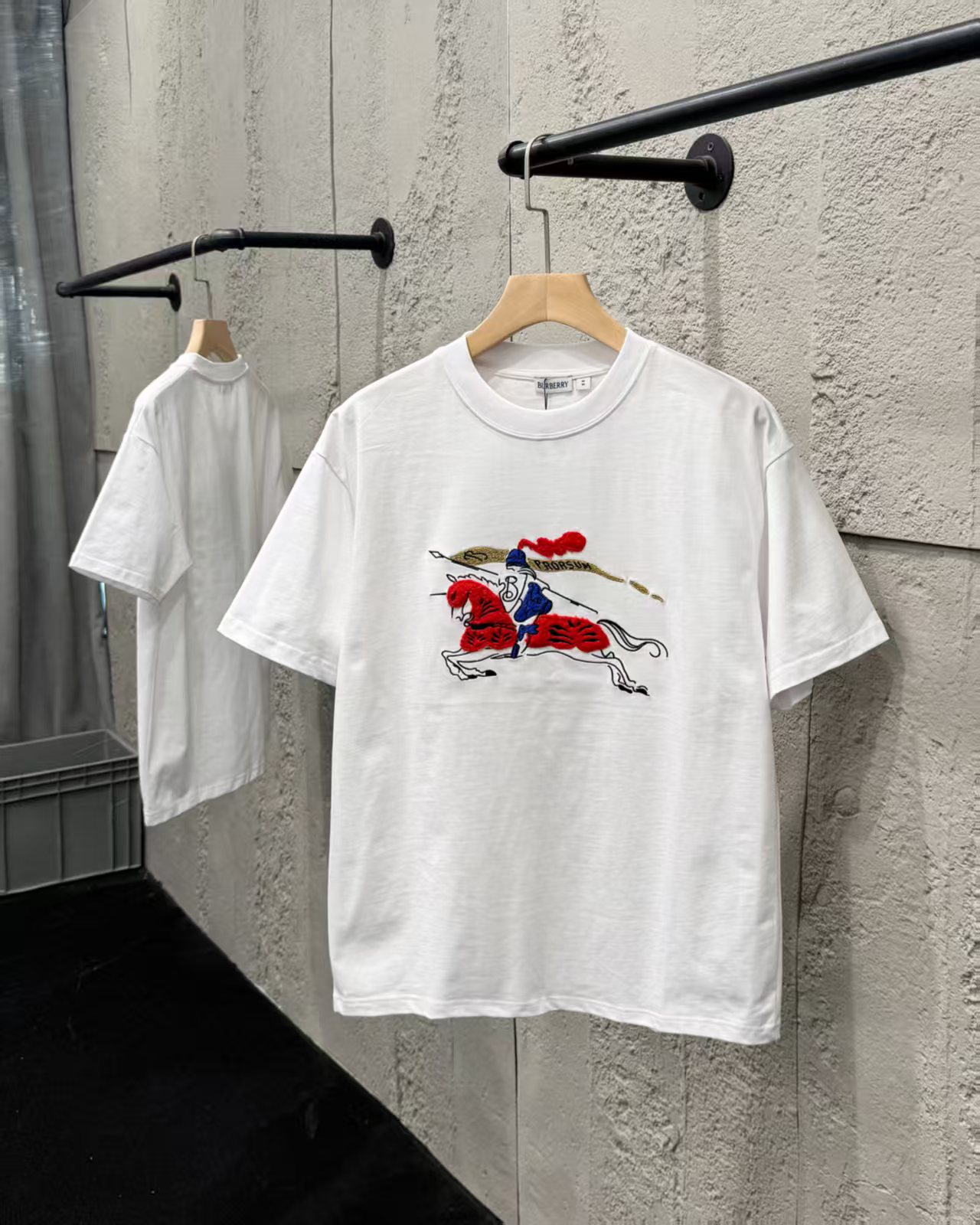 Alternative view of Burberry T-Shirt 04010