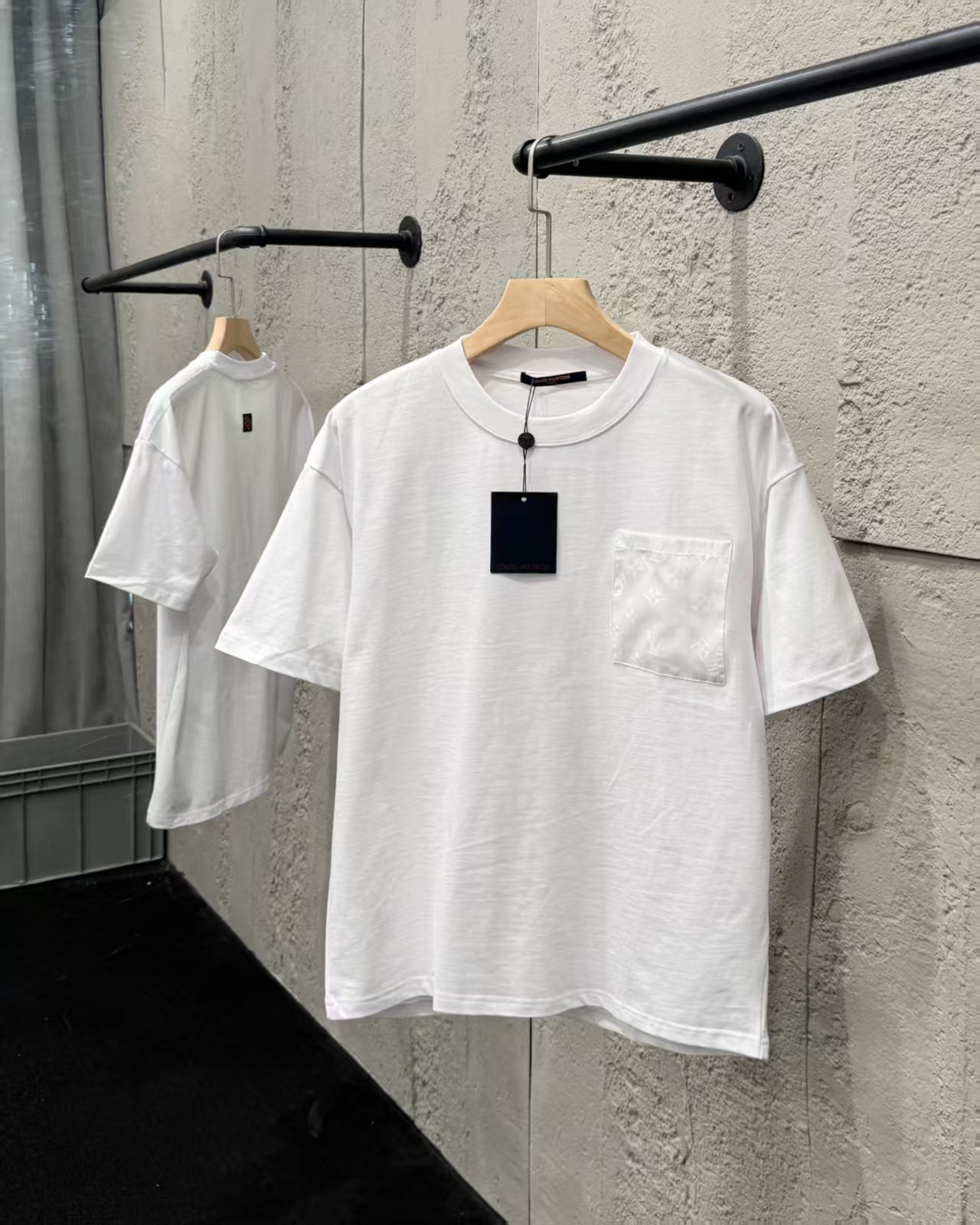 Alternative view of Louis Vuitton T-Shirt 04008