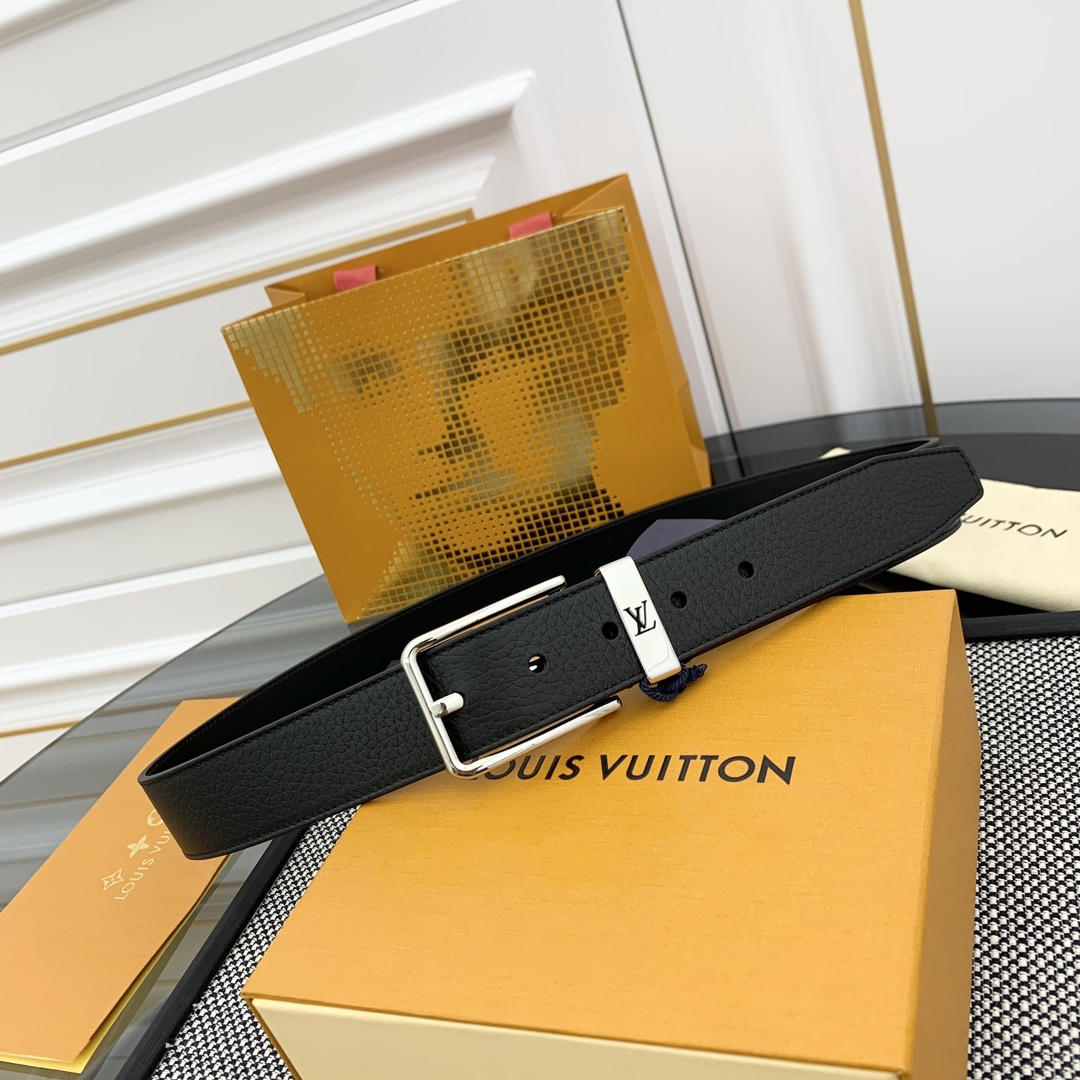 NO:763768,Model M8202 This Taurillon belt is designed with LV logo metal ring, suitable for calm and low-key men. Classic design, available in black and maroon. Width 3.5cm, belt, Louis Vuitton19860909M8202 款 这款Taurillon 腰带采用LV logo金属环设计,适合沉稳低调的男士使用.经典设计,有黑色和枣红色可选.宽度3.5cm,皮带,louis vuitton,Belt