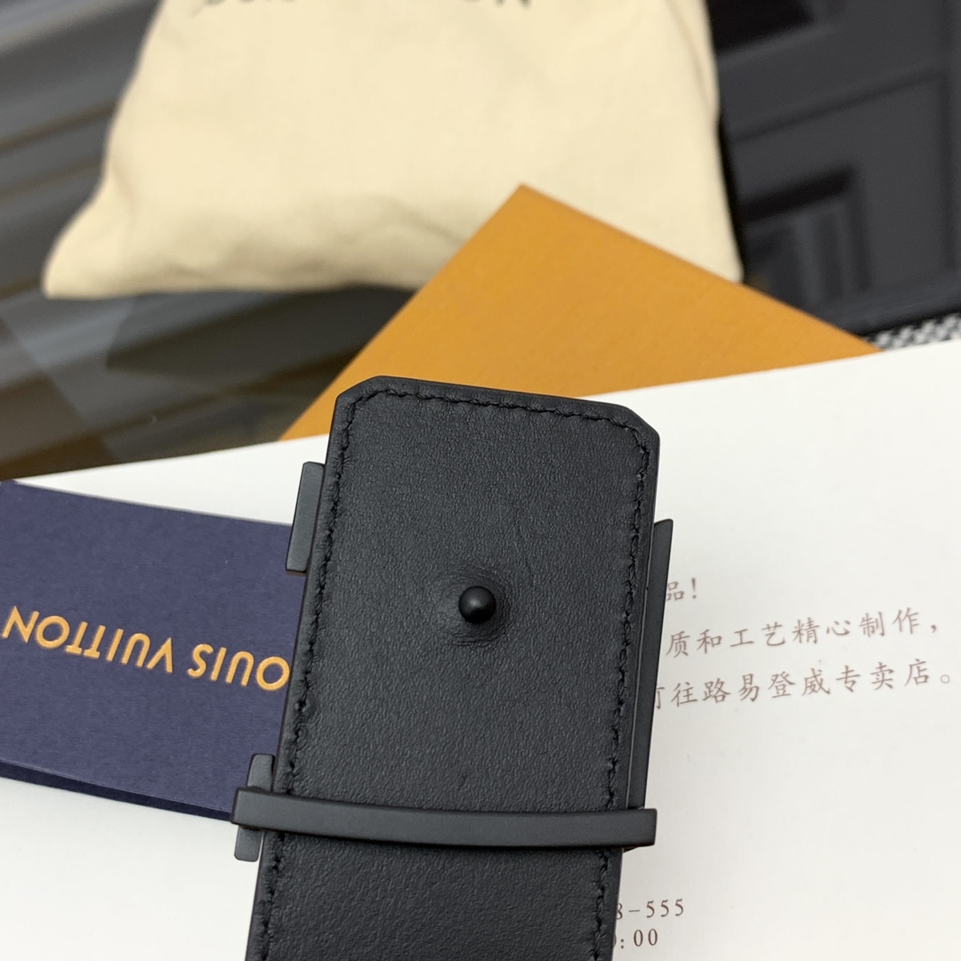  上新～🤩驴家法国🇫🇷原厂皮料 压花 搭配意大利🇮🇹进口原厂小牛皮底 尺寸4.0cm 精品五金进口炉内五