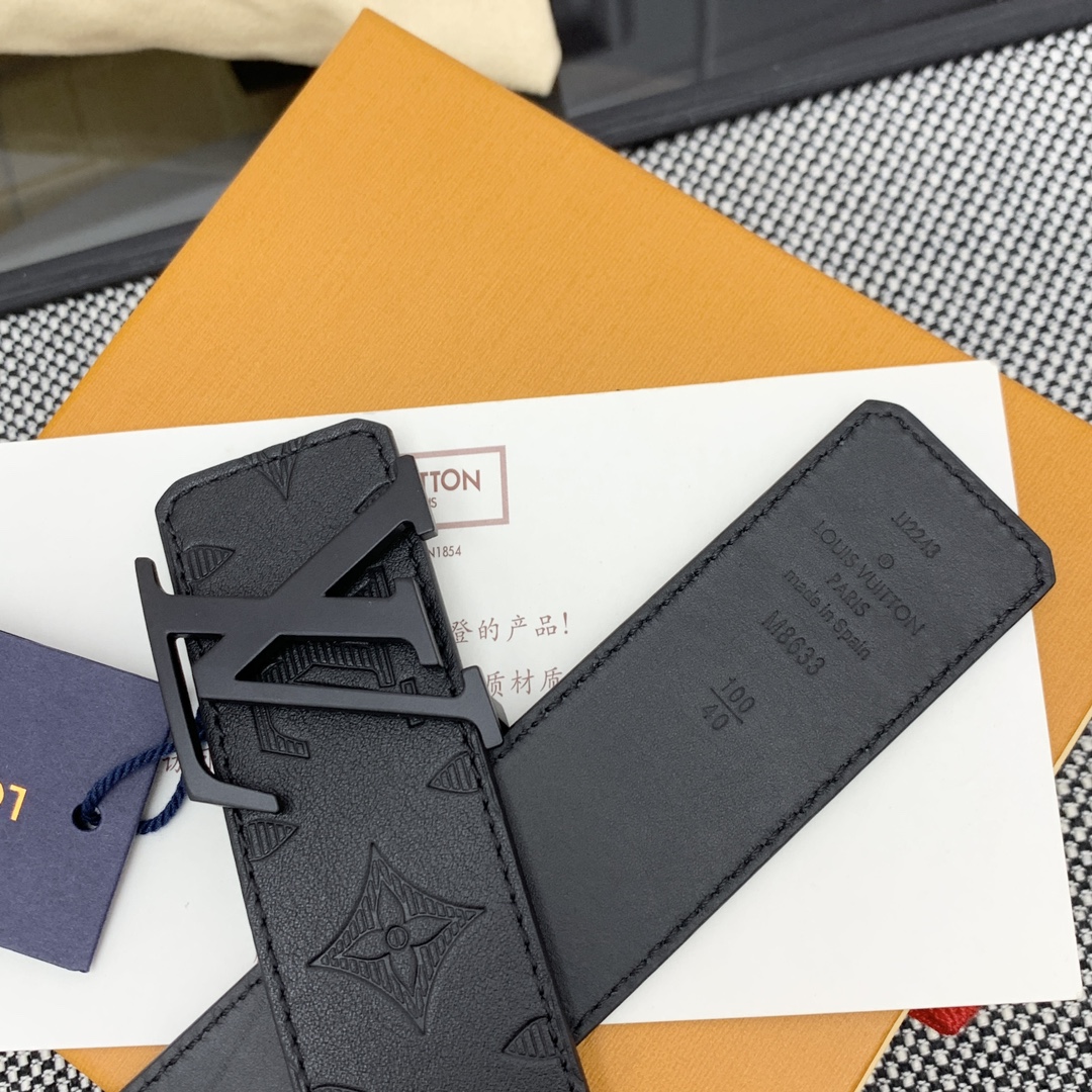  上新～🤩驴家法国🇫🇷原厂皮料 压花 搭配意大利🇮🇹进口原厂小牛皮底 尺寸4.0cm 精品五金进口炉内五