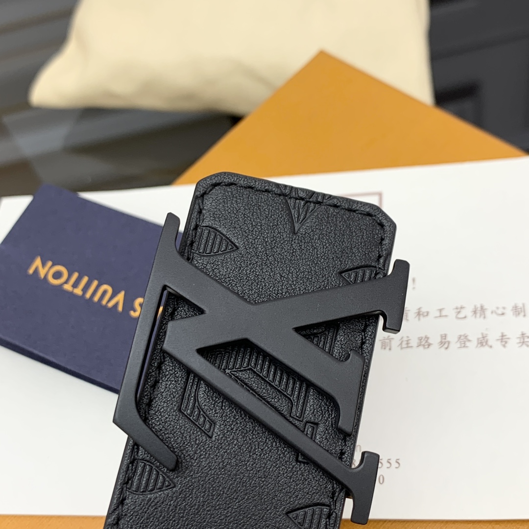  上新～🤩驴家法国🇫🇷原厂皮料 压花 搭配意大利🇮🇹进口原厂小牛皮底 尺寸4.0cm 精品五金进口炉内五