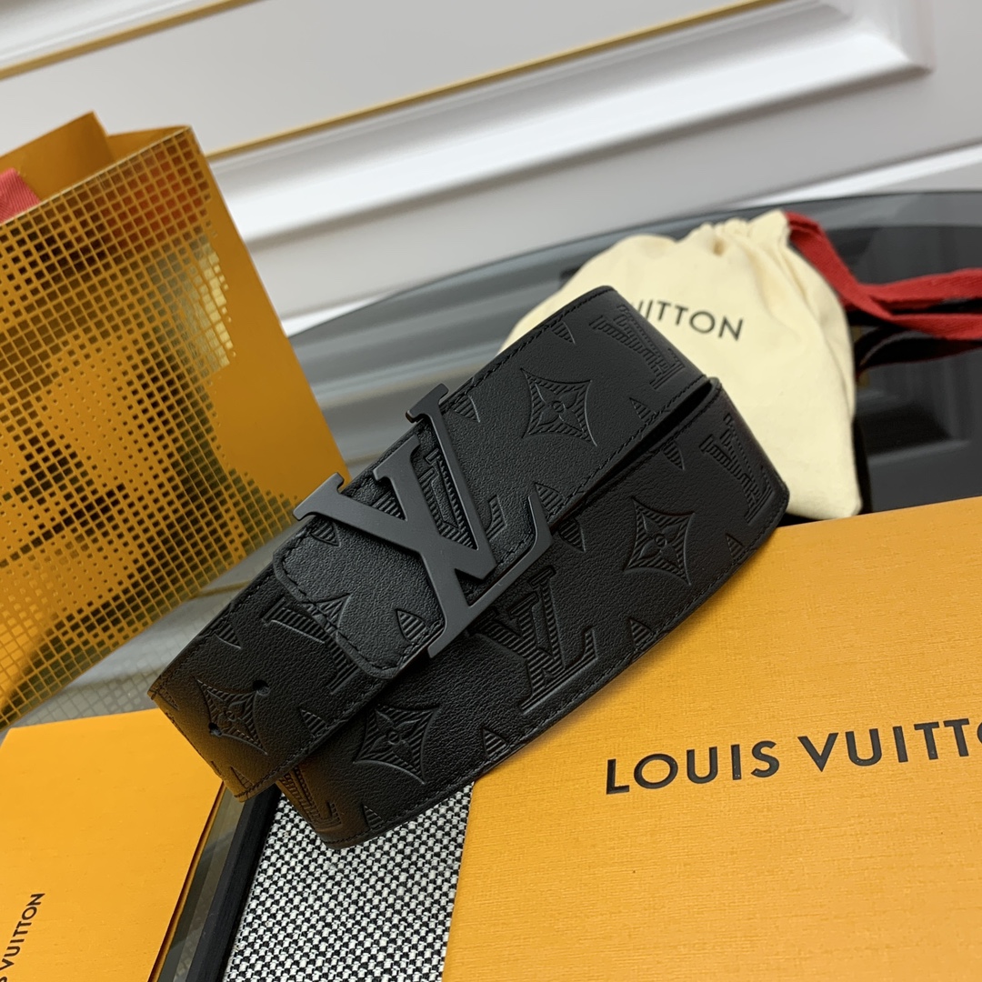  上新～🤩驴家法国🇫🇷原厂皮料 压花 搭配意大利🇮🇹进口原厂小牛皮底 尺寸4.0cm 精品五金进口炉内五