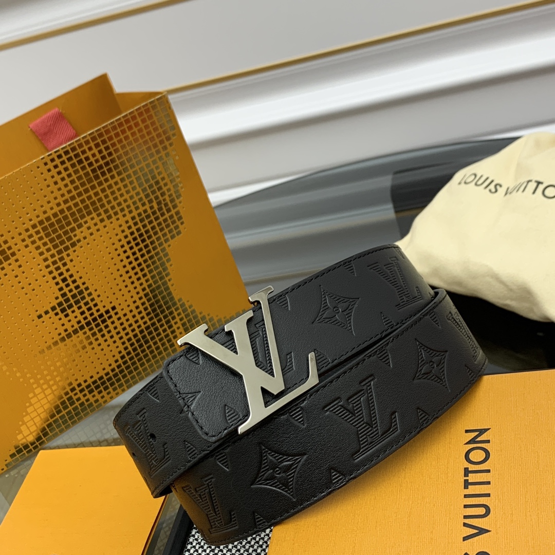  上新～🤩驴家法国🇫🇷原厂皮料 压花 搭配意大利🇮🇹进口原厂小牛皮底 尺寸4.0cm 精品五金进口炉内五