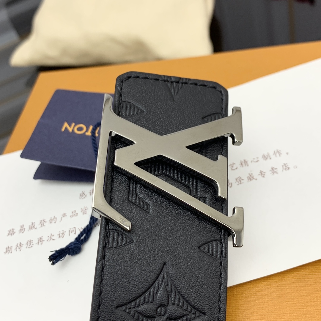  上新～🤩驴家法国🇫🇷原厂皮料 压花 搭配意大利🇮🇹进口原厂小牛皮底 尺寸4.0cm 精品五金进口炉内五