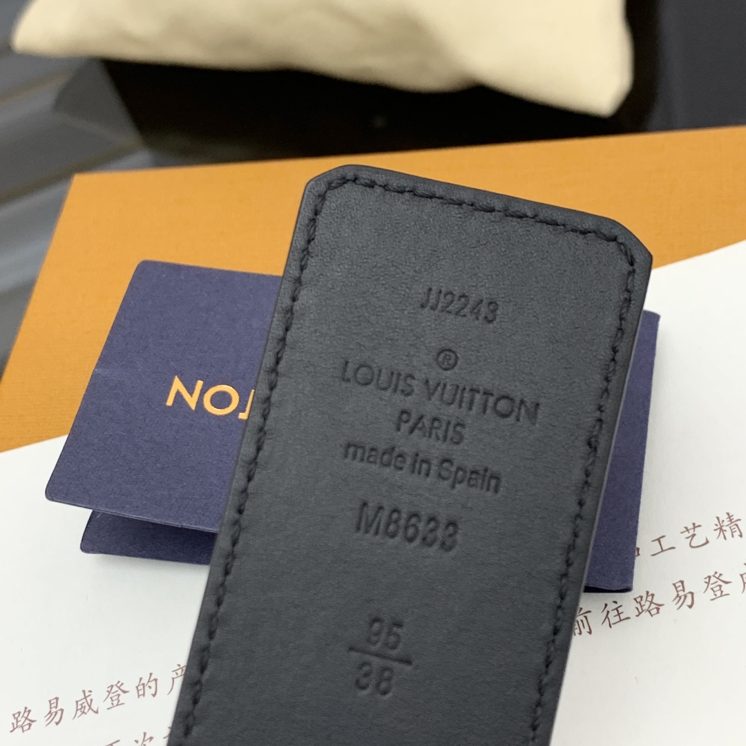  上新～🤩驴家法国🇫🇷原厂皮料 压花 搭配意大利🇮🇹进口原厂小牛皮底 尺寸4.0cm 精品五金进口炉内五