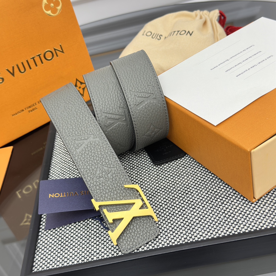 Louis Vuitton LV 双面腰带 荔枝压纹牛皮呈现在腰带之中 衬托柔软 小牛皮 搭配 的精品铜扣 让整体显得更加立体有层次感