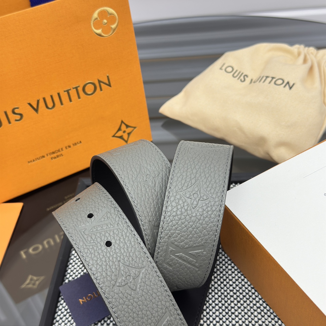 Louis Vuitton LV 双面腰带 荔枝压纹牛皮呈现在腰带之中 衬托柔软 小牛皮 搭配 的精品铜扣 让整体显得更加立体有层次感