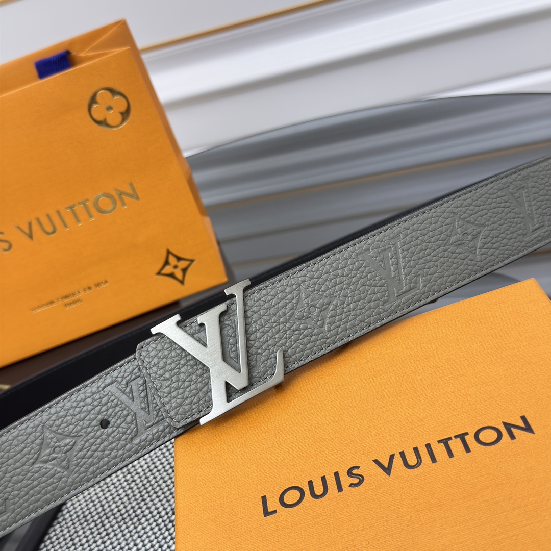 Louis Vuitton LV 双面腰带 荔枝压纹牛皮呈现在腰带之中 衬托柔软 小牛皮 搭配 的精品铜扣 让整体显得更加立体有层次感