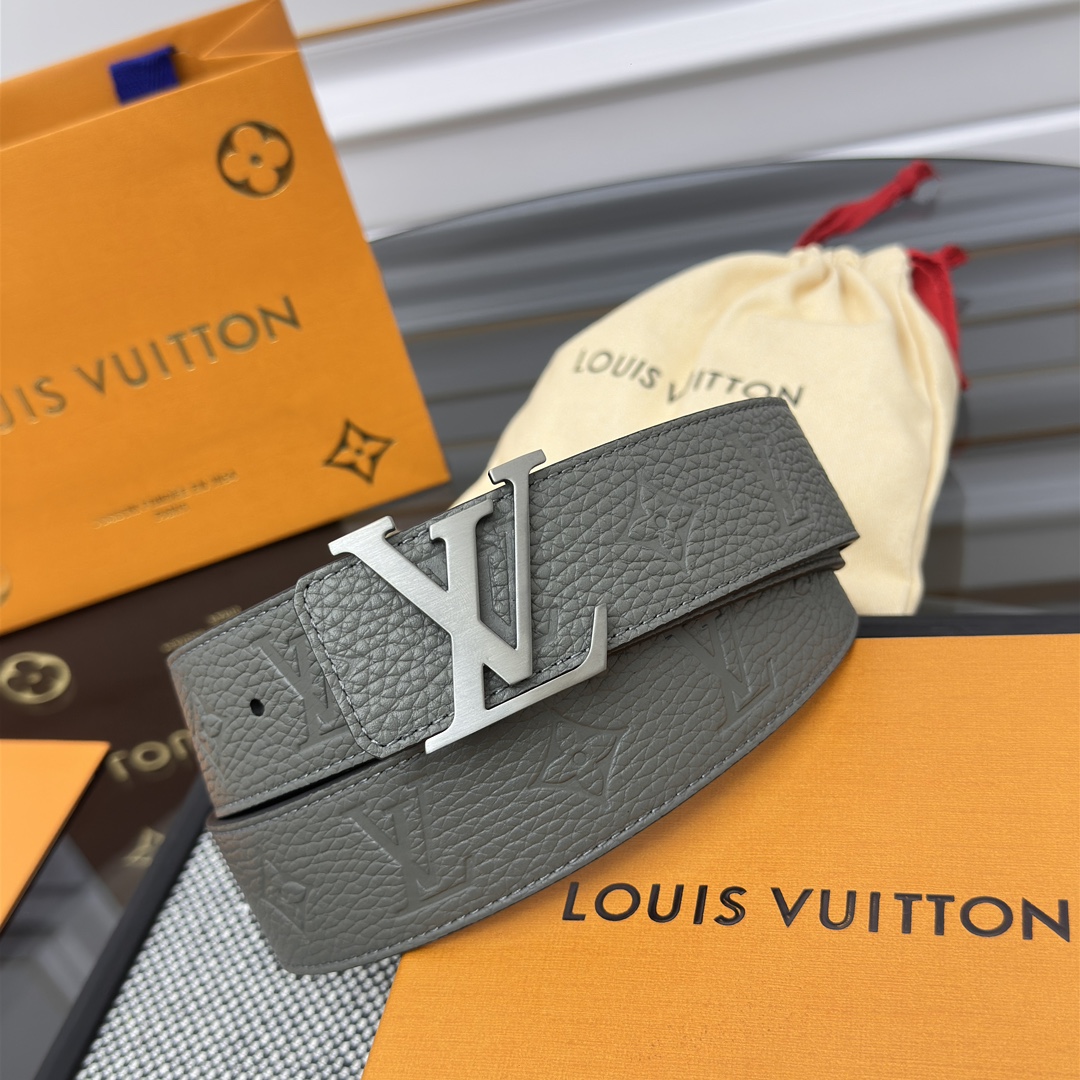 Louis Vuitton LV 双面腰带 荔枝压纹牛皮呈现在腰带之中 衬托柔软 小牛皮 搭配 的精品铜扣 让整体显得更加立体有层次感